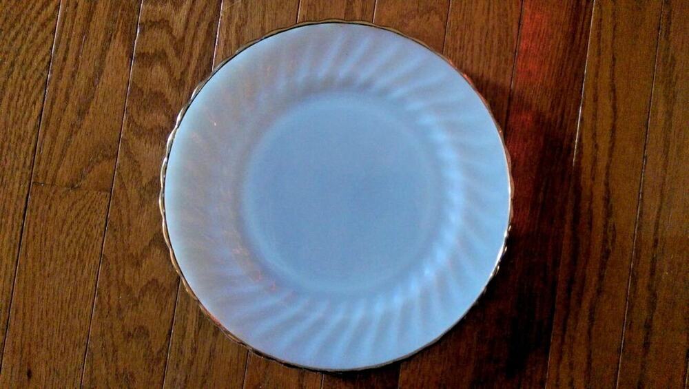 Vintage Anchor Hocking Swirl Milk Glass Large Plate 10" White Gold Trim